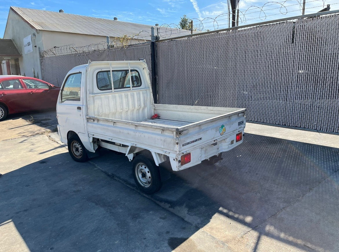 White 1999 Daihatsu Hijet 4x2 kei truck, photo 5 of 11