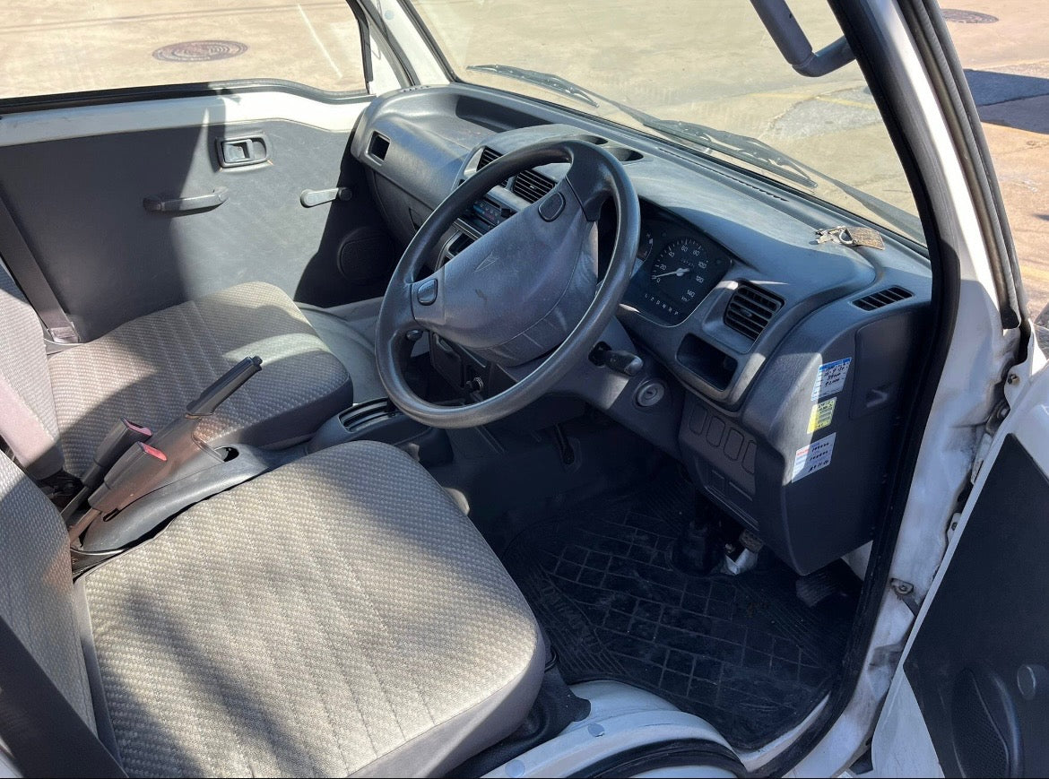 White 1999 Daihatsu Hijet 4x2 kei truck, photo 9 of 11