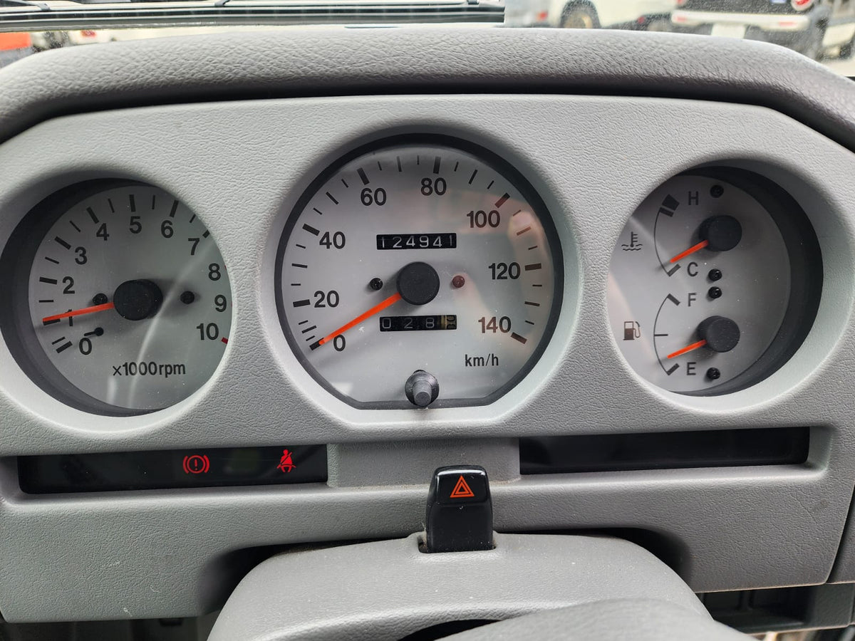 Silver 1998 Suzuki Jimny 4x4 kei SUV, photo 14 of 20