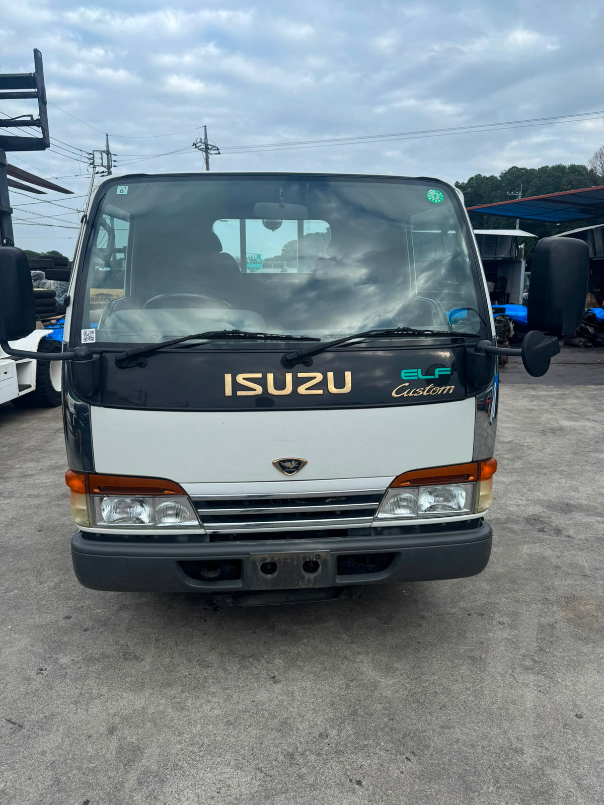 White 2000 Isuzu Elf Diesel Truck 4x2, photo 2 of 15