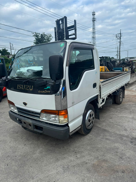 White 2000 Isuzu Elf Diesel Truck 4x2, photo 3 of 15