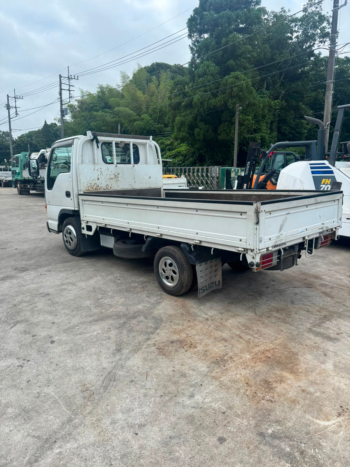 White 2000 Isuzu Elf Diesel Truck 4x2, photo 5 of 15