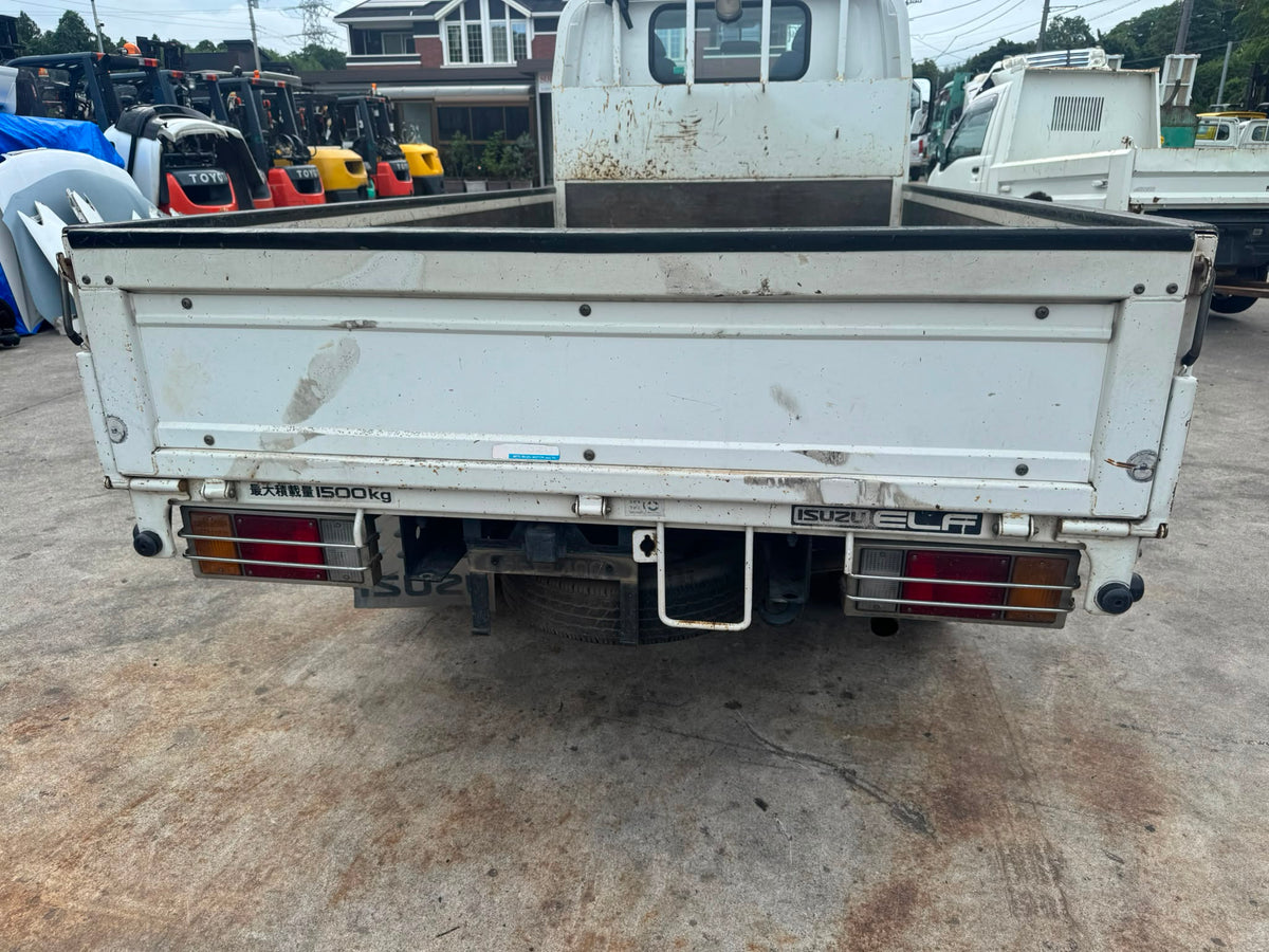 White 2000 Isuzu Elf Diesel Truck 4x2, photo 6 of 15