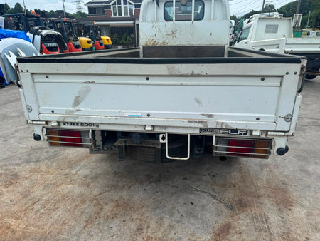 White 2000 Isuzu Elf Diesel Truck 4x2, photo 6 of 15