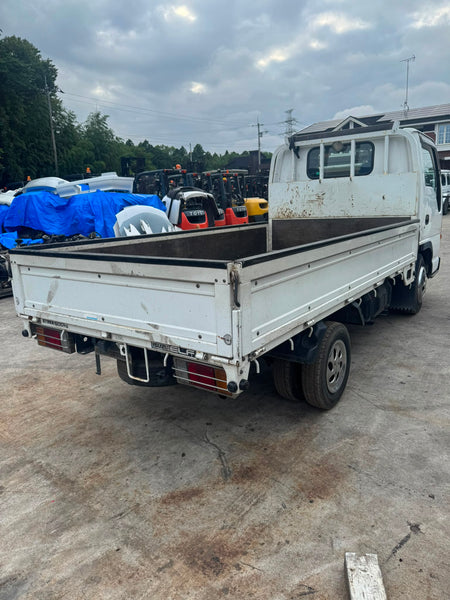 White 2000 Isuzu Elf Diesel Truck 4x2, photo 7 of 15