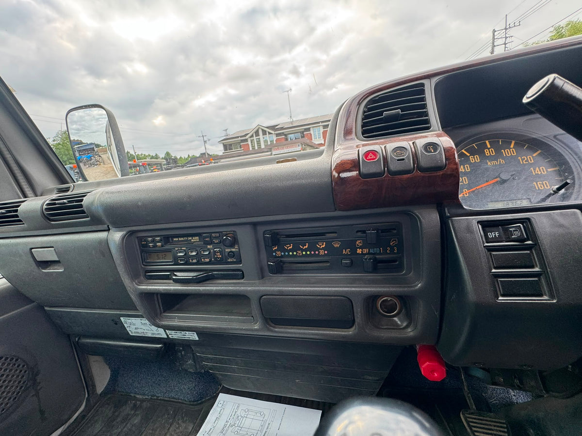 White 2000 Isuzu Elf Diesel Truck 4x2, photo 12 of 15