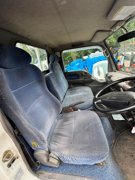 White 2000 Isuzu Elf Diesel Truck 4x2, photo 13 of 15
