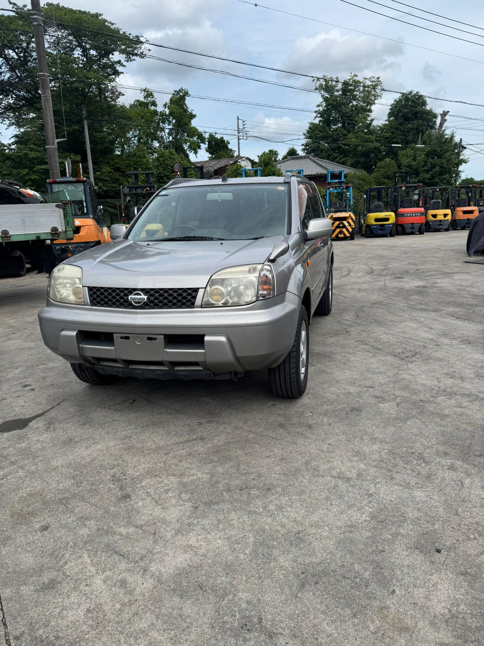 Gray 2001 Nissan X-Trail 4WD SUV, photo 1 of 15