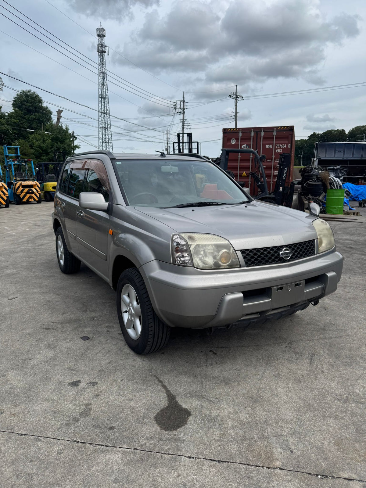 Gray 2001 Nissan X-Trail 4WD SUV, photo 2 of 15