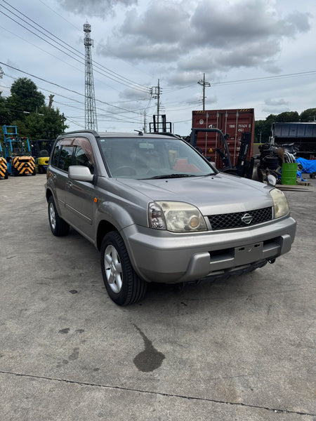 Gray 2001 Nissan X-Trail 4WD SUV, photo 2 of 15