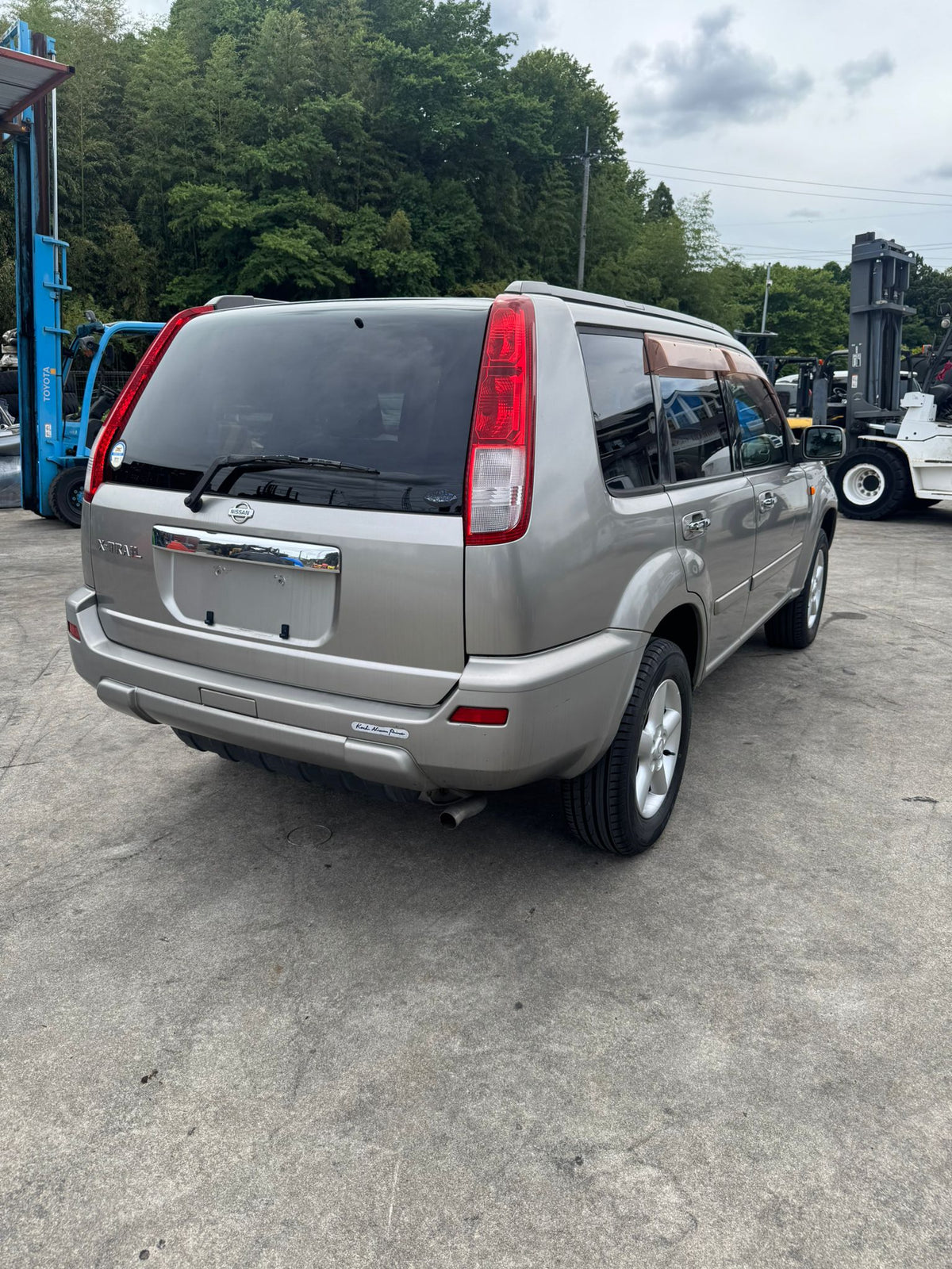 Gray 2001 Nissan X-Trail 4WD SUV, photo 3 of 15