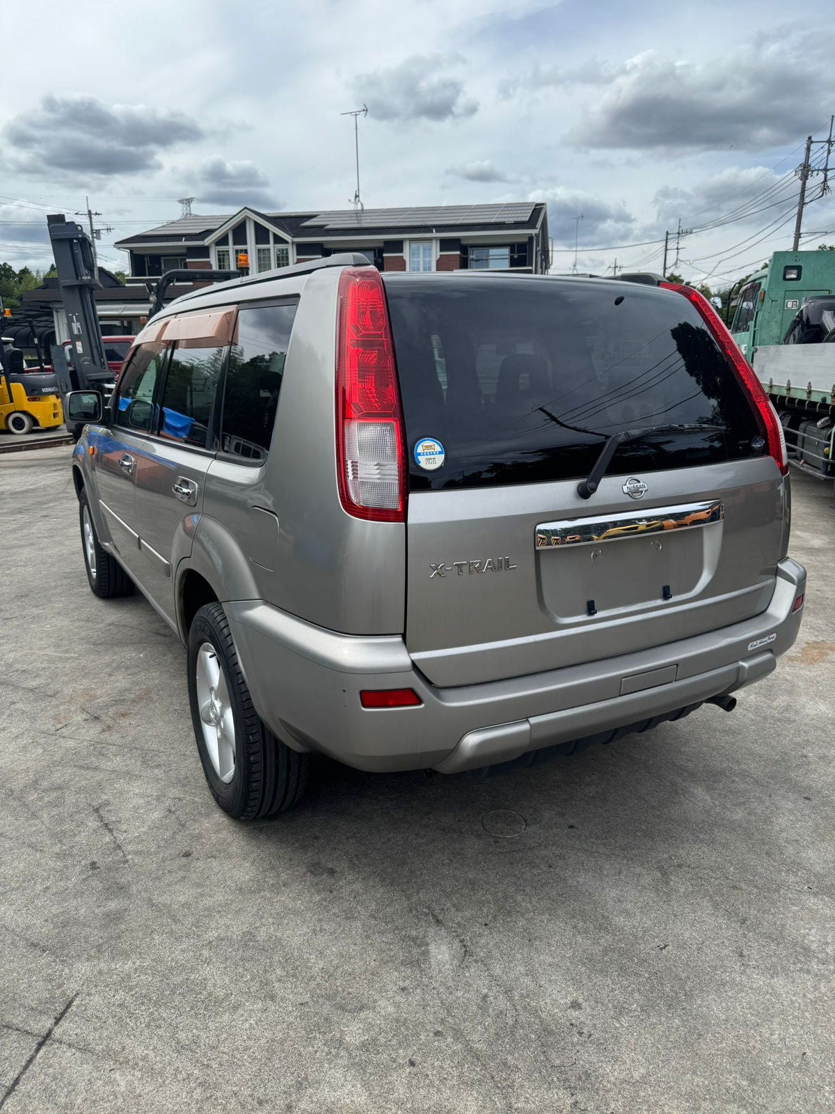 Gray 2001 Nissan X-Trail 4WD SUV, photo 4 of 15
