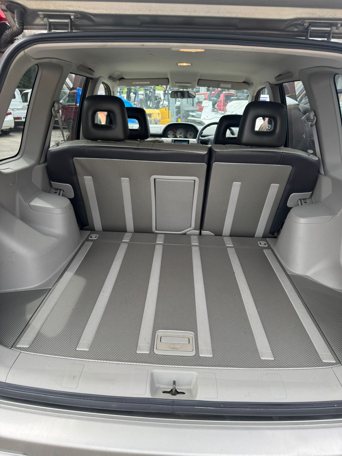 Gray 2001 Nissan X-Trail 4WD SUV, photo 11 of 15