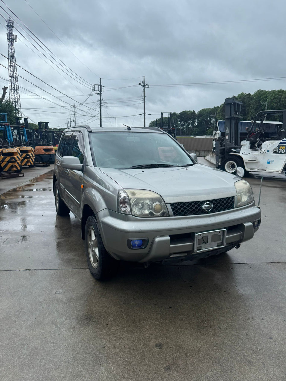 Silver 2001 Nissan X-Trail 4WD SUV, photo 1 of 13