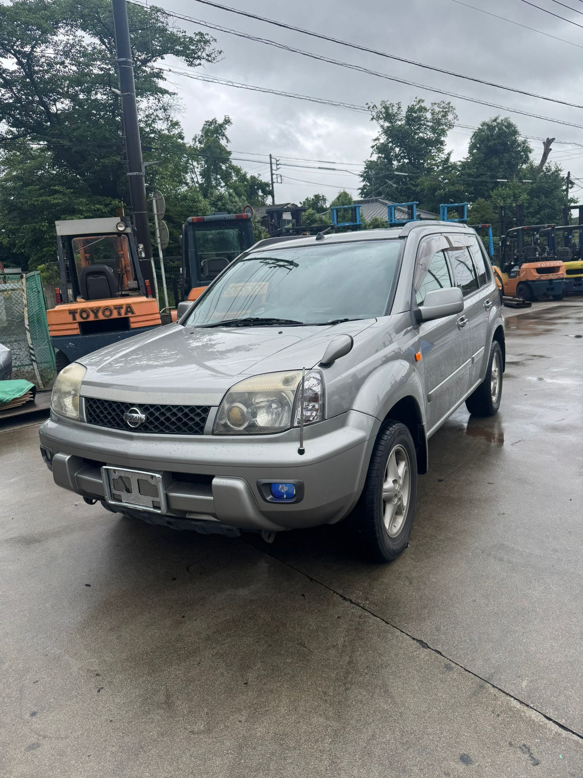 Silver 2001 Nissan X-Trail 4WD SUV, photo 2 of 13