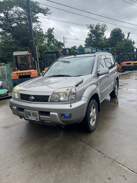Silver 2001 Nissan X-Trail 4WD SUV, photo 2 of 13