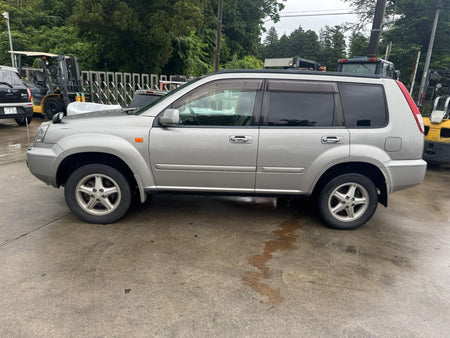 Silver 2001 Nissan X-Trail 4WD SUV, photo 3 of 13