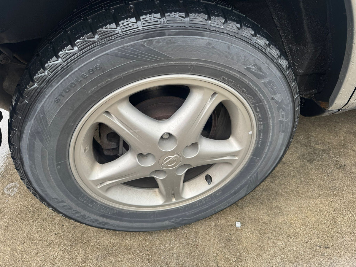 Silver 2001 Nissan X-Trail 4WD SUV, photo 6 of 13