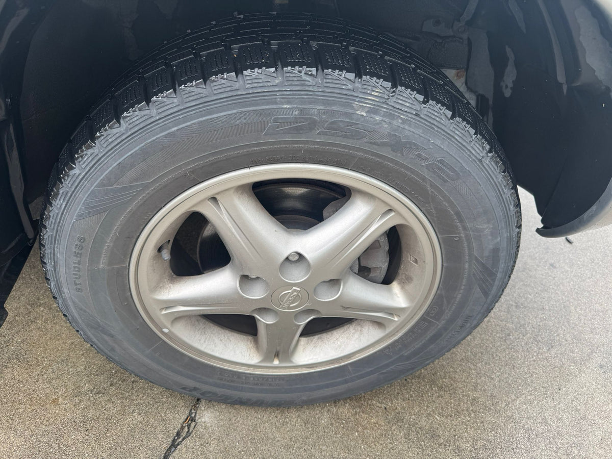 Silver 2001 Nissan X-Trail 4WD SUV, photo 7 of 13