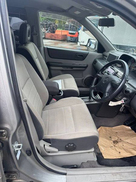 Silver 2001 Nissan X-Trail 4WD SUV, photo 8 of 13