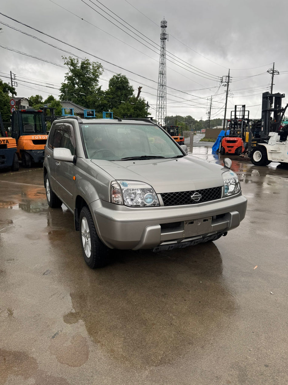 Champagne 2001 Nissan X-Trail 4WD SUV, photo 1 of 12