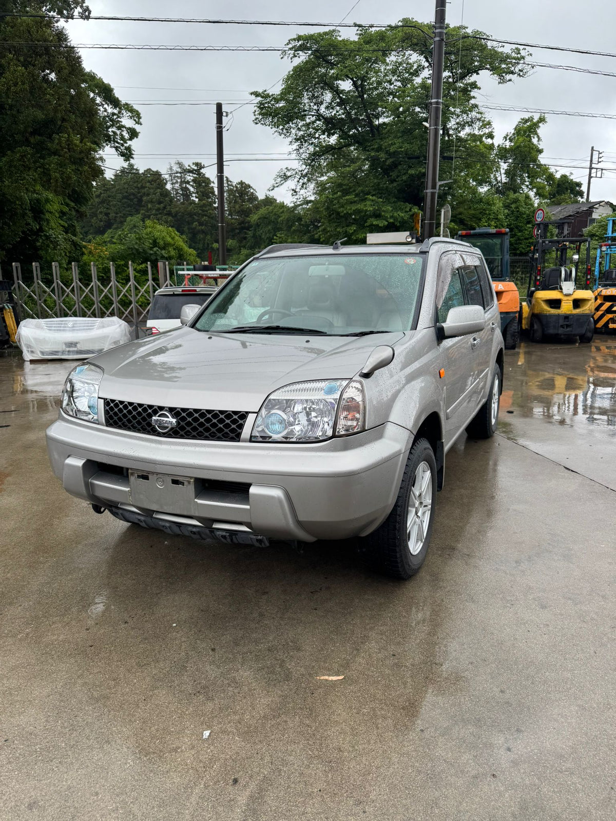 Champagne 2001 Nissan X-Trail 4WD SUV, photo 2 of 12