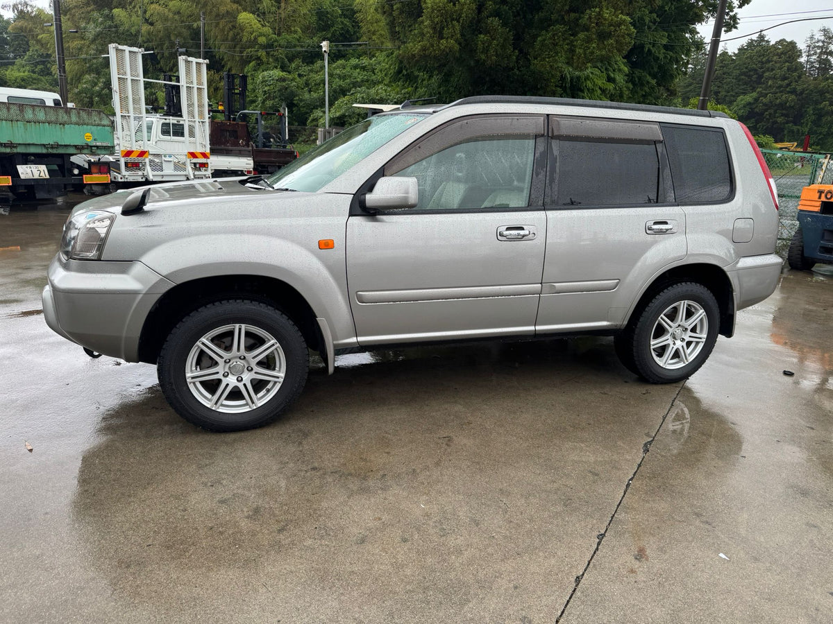 Champagne 2001 Nissan X-Trail 4WD SUV, photo 3 of 12