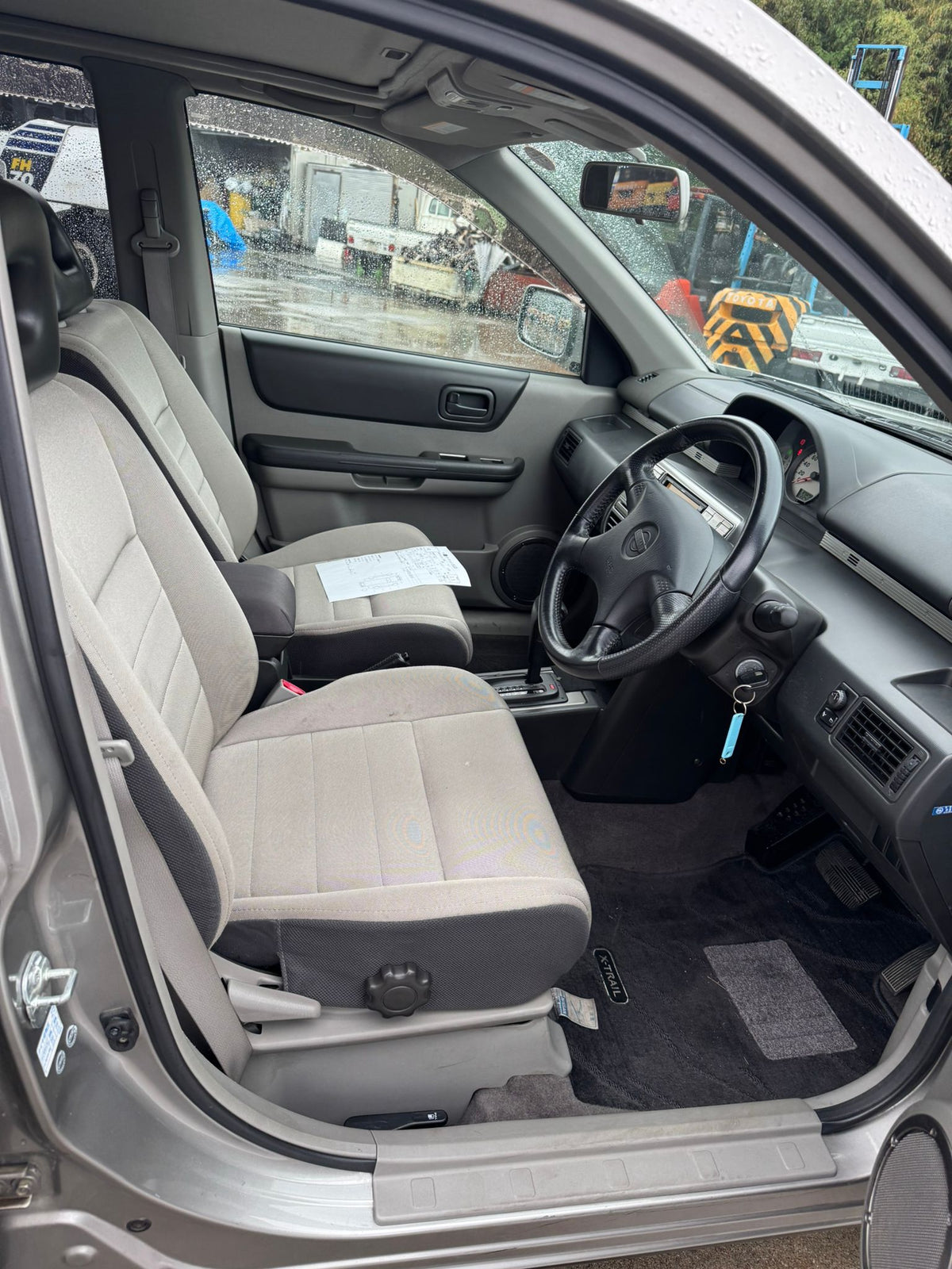 Champagne 2001 Nissan X-Trail 4WD SUV, photo 8 of 12