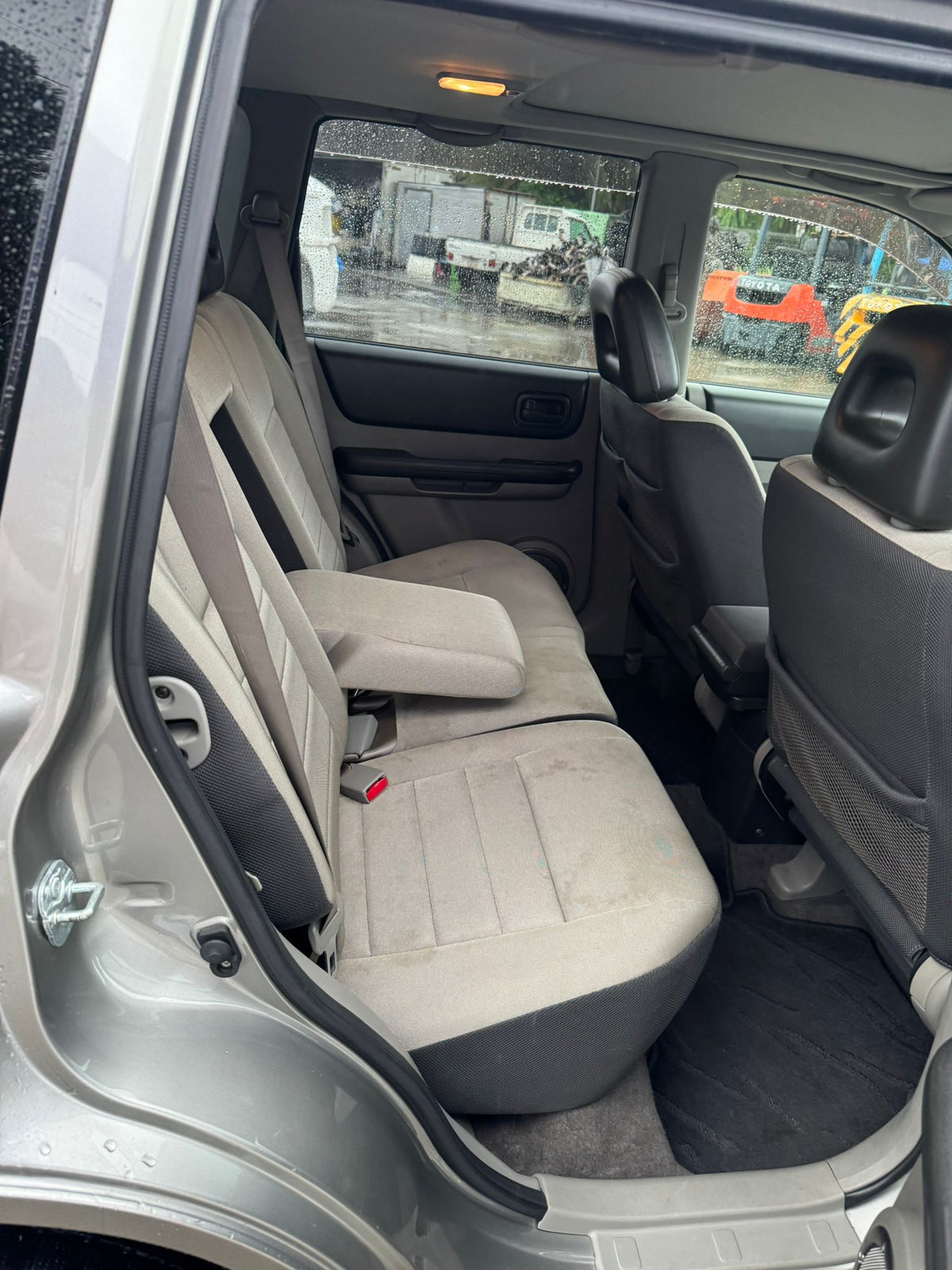 Champagne 2001 Nissan X-Trail 4WD SUV, photo 10 of 12