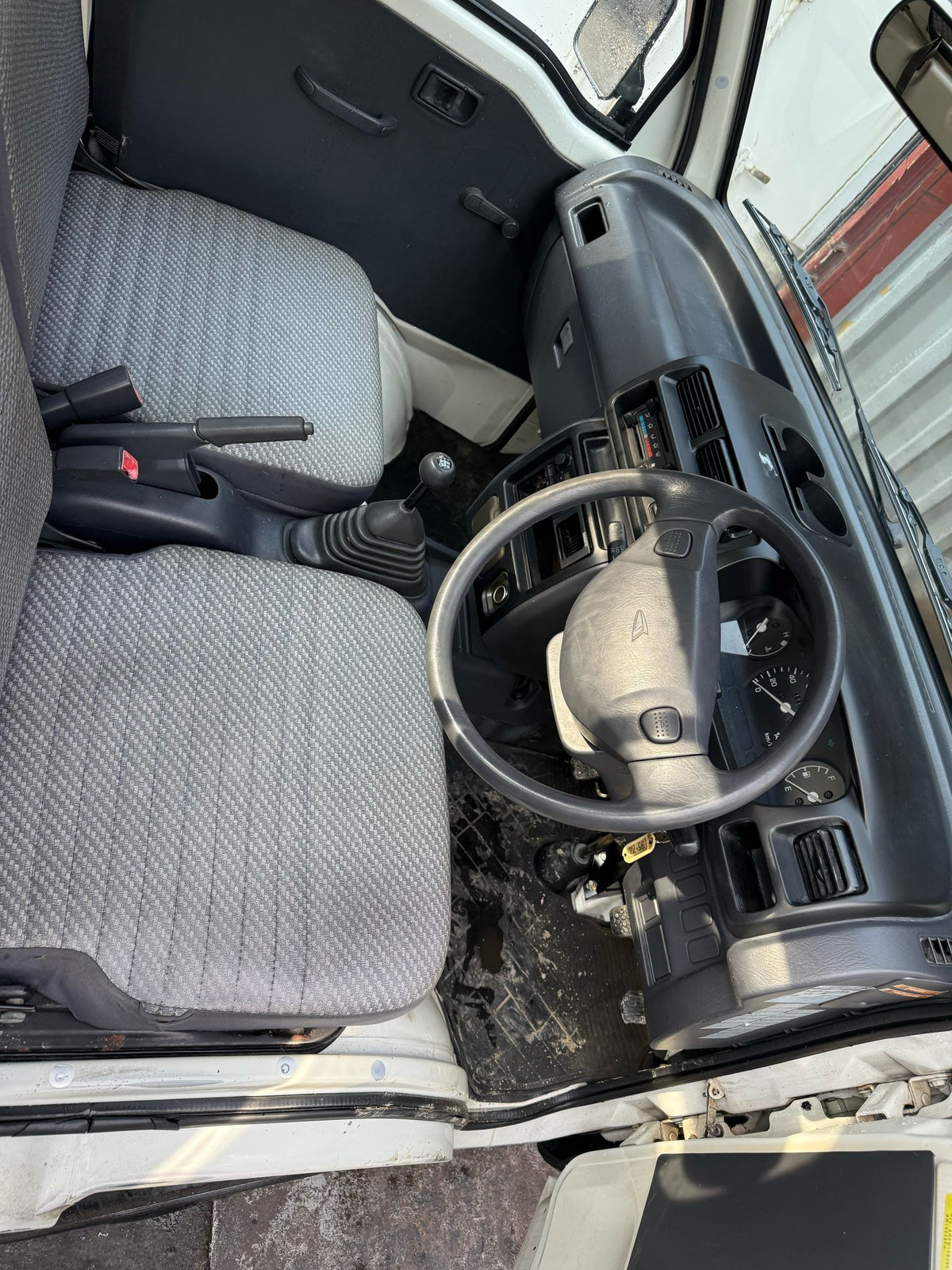 White 1999 Daihatsu Hijet kei truck, photo 6 of 8