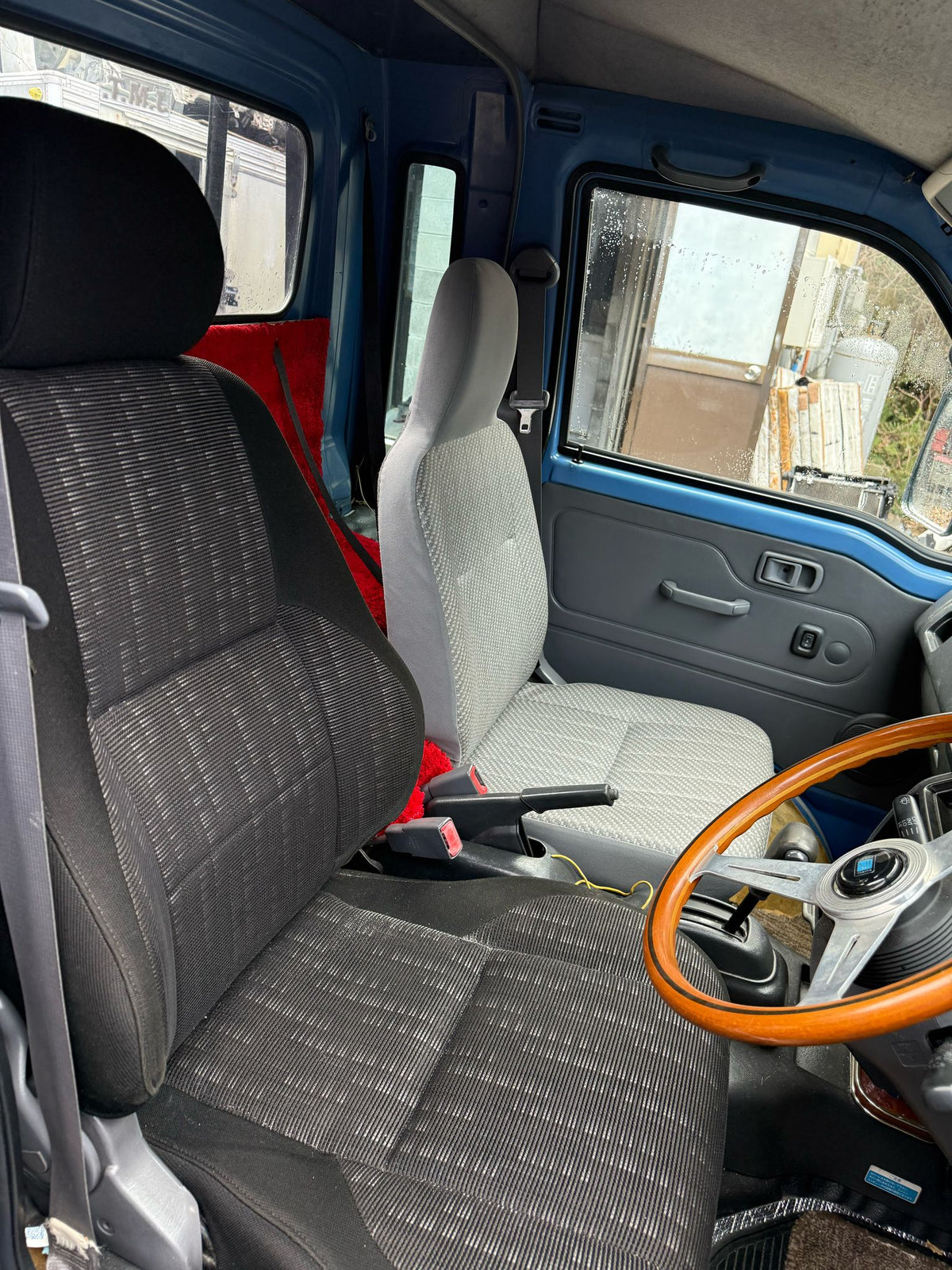 Blue 2000 Daihatsu Hijet 4x4 kei truck, photo 9 of 12