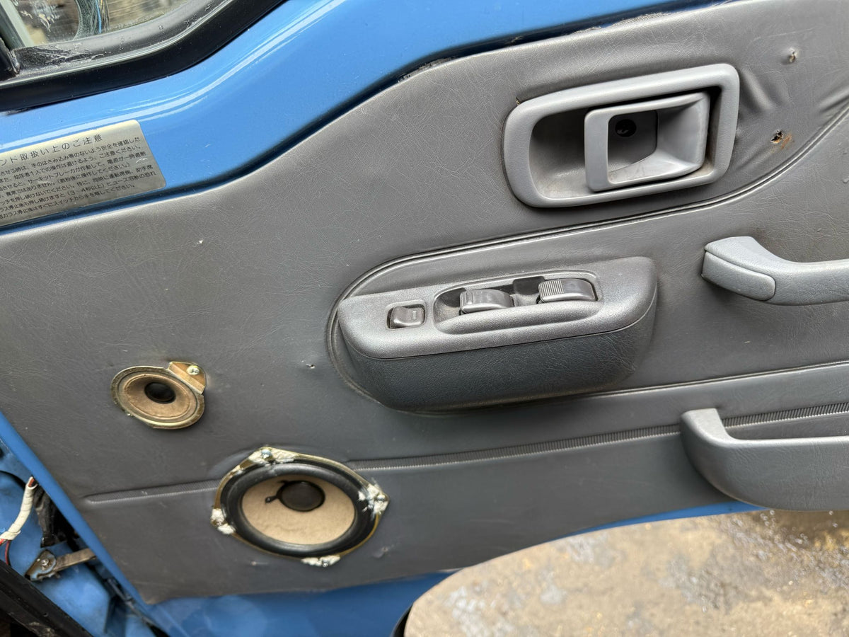 Blue 2000 Daihatsu Hijet 4x4 kei truck, photo 10 of 12