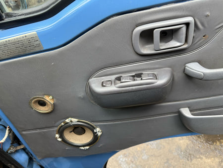 Blue 2000 Daihatsu Hijet 4x4 kei truck, photo 10 of 12
