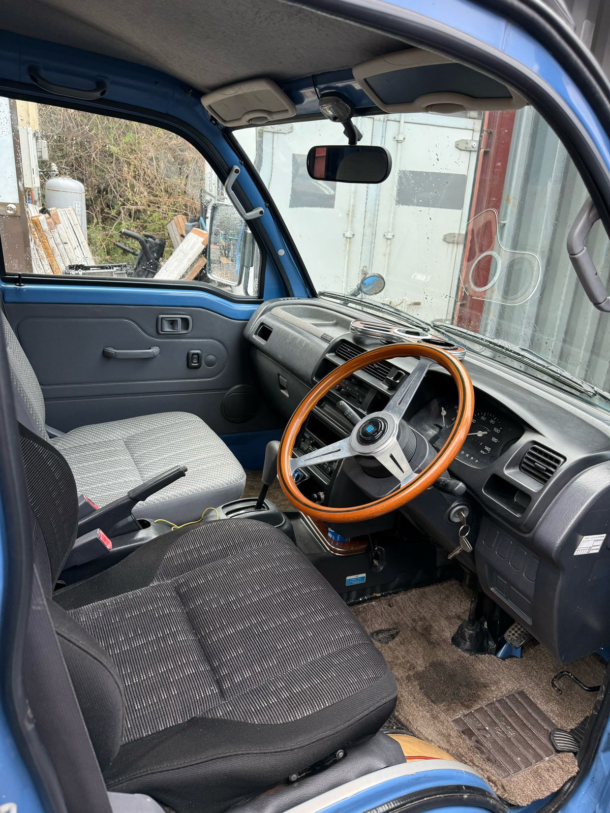 Blue 2000 Daihatsu Hijet 4x4 kei truck, photo 8 of 12