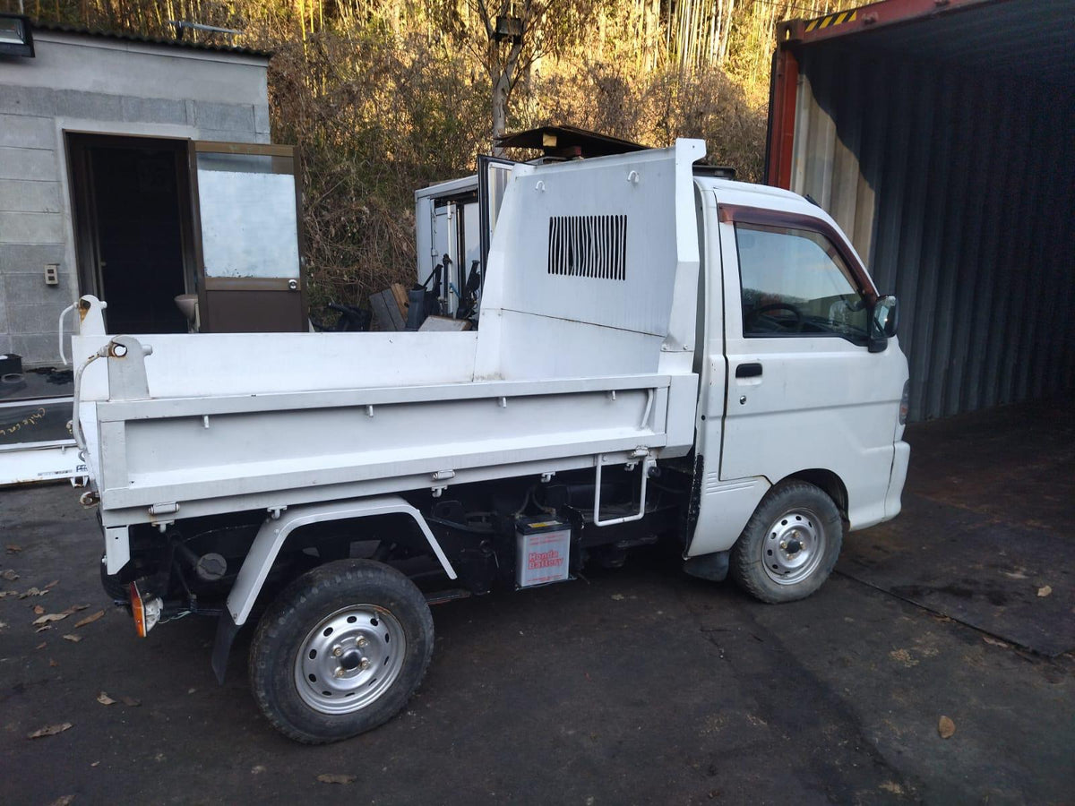 White 2000 Daihatsu Hijet kei truck, photo 2 of 4