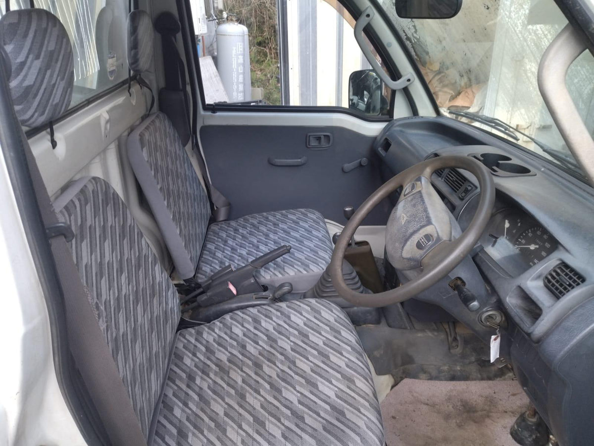 White 2000 Daihatsu Hijet kei truck, photo 4 of 4