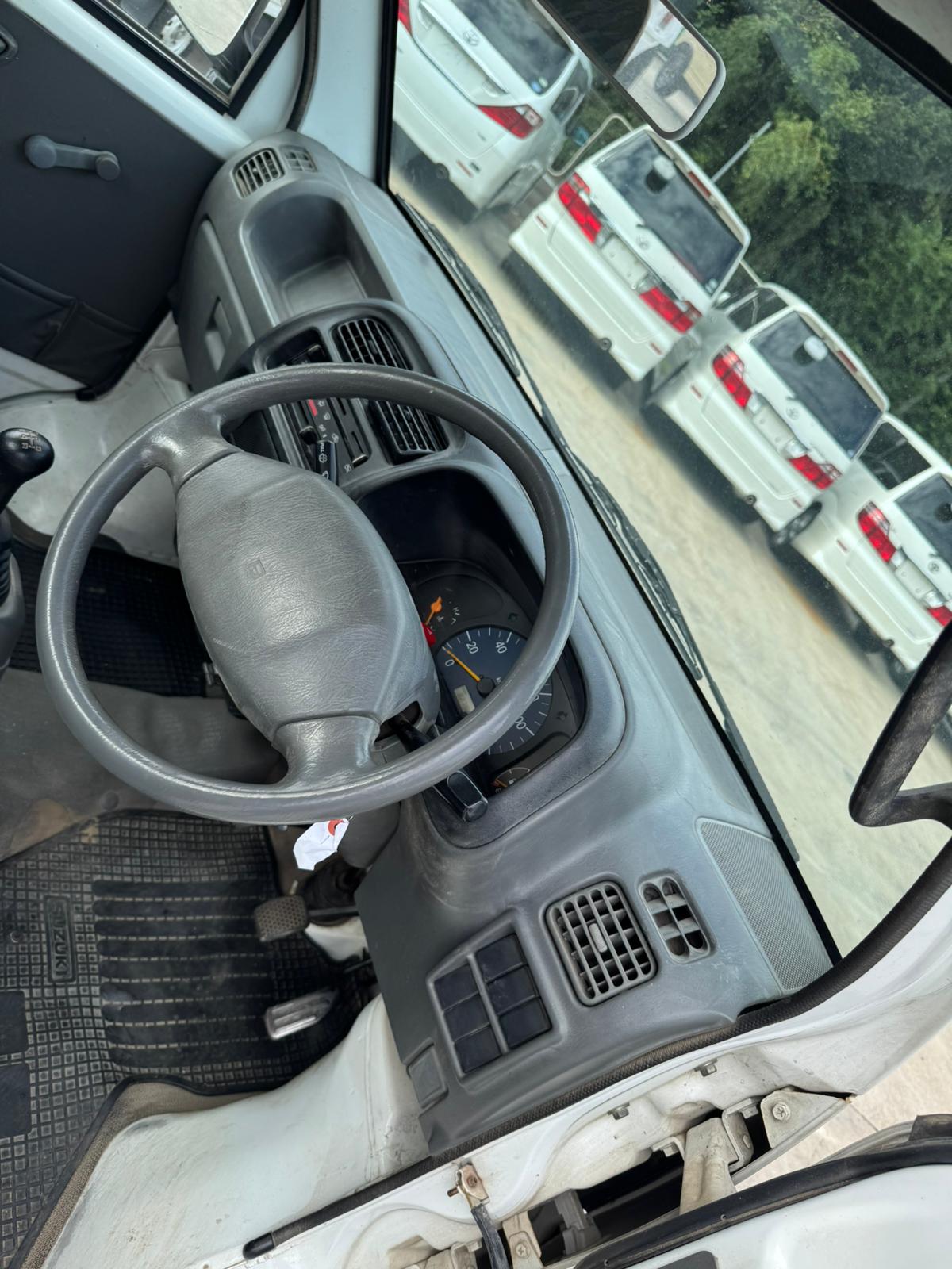White 2001 Suzuki Carry 4x4 kei truck, photo 6 of 7