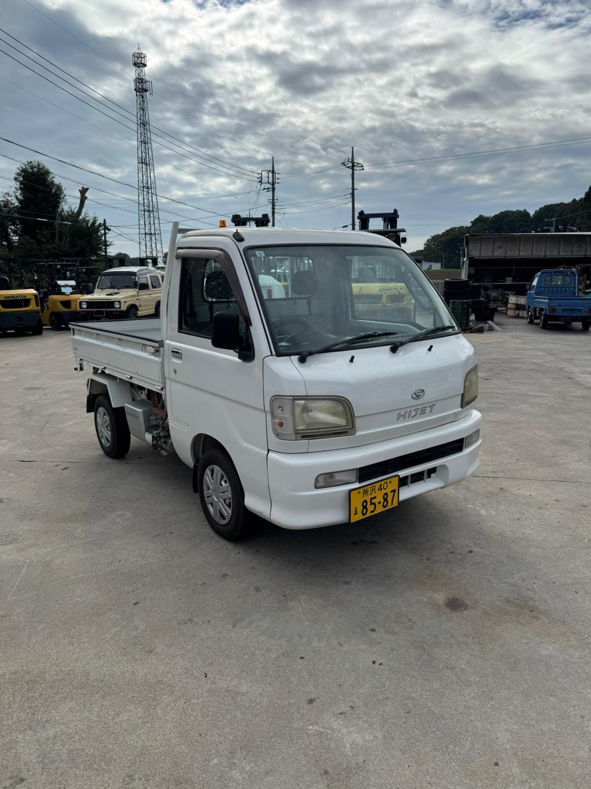 White 2001 Daihatsu Hijet Scissor-Lift Dump Truck 4x4, photo 1 of 10