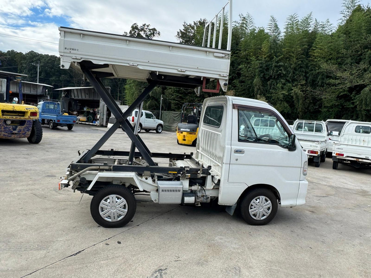 White 2001 Daihatsu Hijet Scissor-Lift Dump Truck 4x4, photo 5 of 10