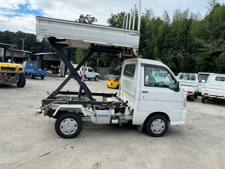 White 2001 Daihatsu Hijet Scissor-Lift Dump Truck 4x4, photo 5 of 10