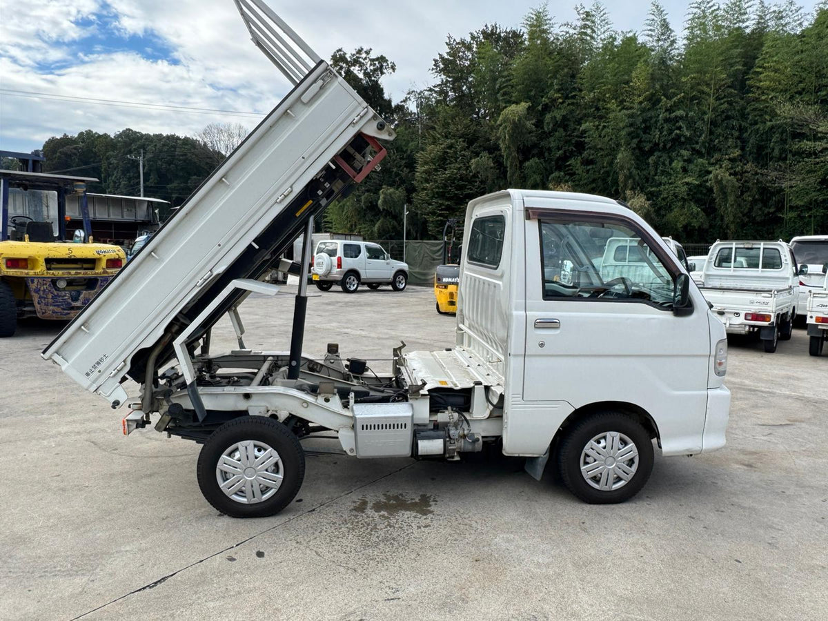 White 2001 Daihatsu Hijet Scissor-Lift Dump Truck 4x4, photo 4 of 10