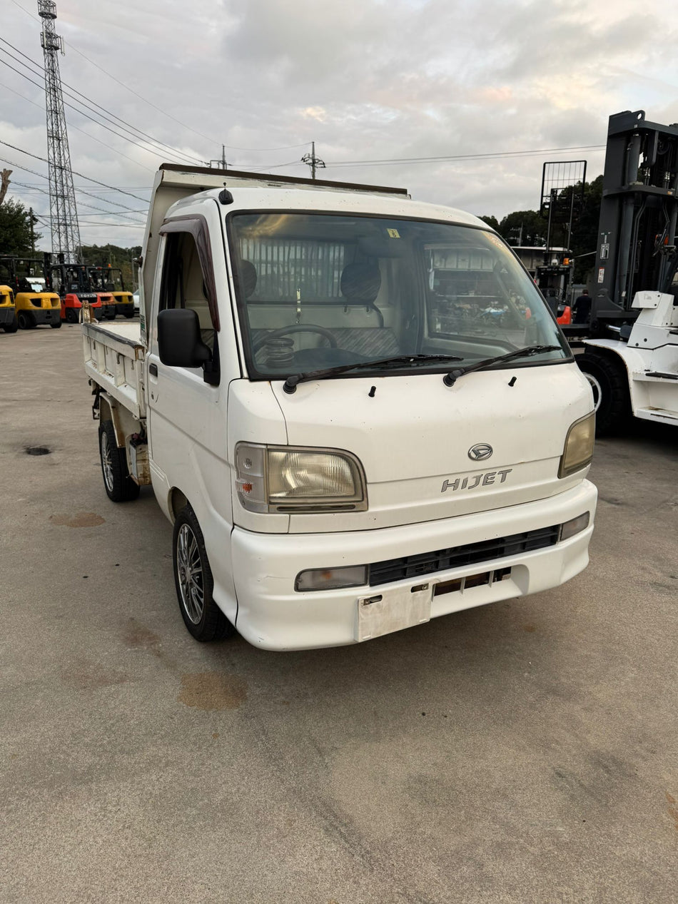 White 2001 Daihatsu Hijet 4x4 kei truck, photo 1 of 9