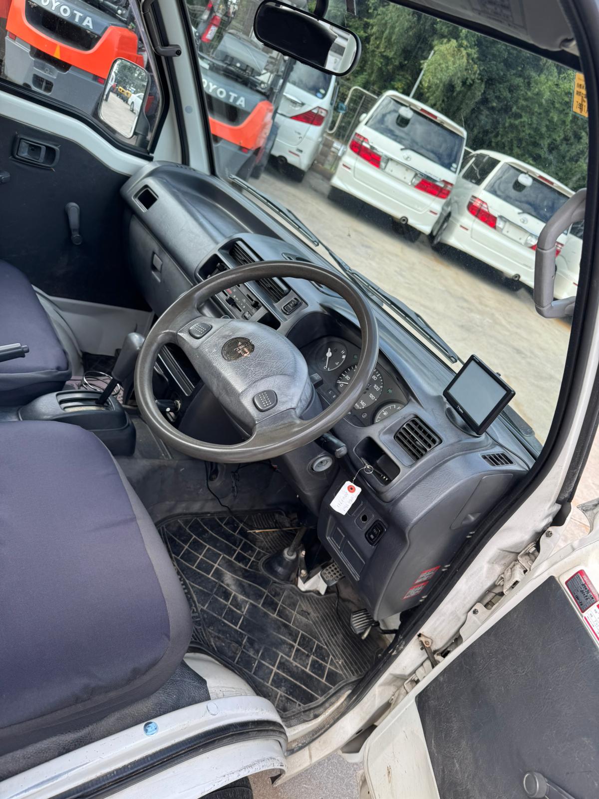 White 1999 Daihatsu Hijet 4x4 kei truck, photo 6 of 6