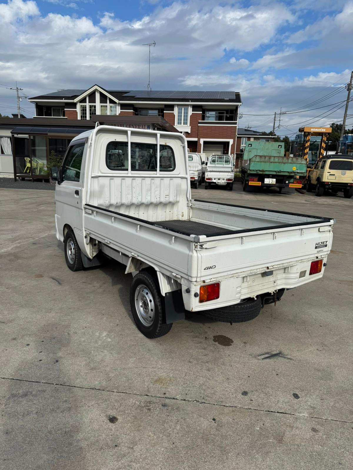 White 1999 Daihatsu Hijet 4x4 kei truck, photo 2 of 6