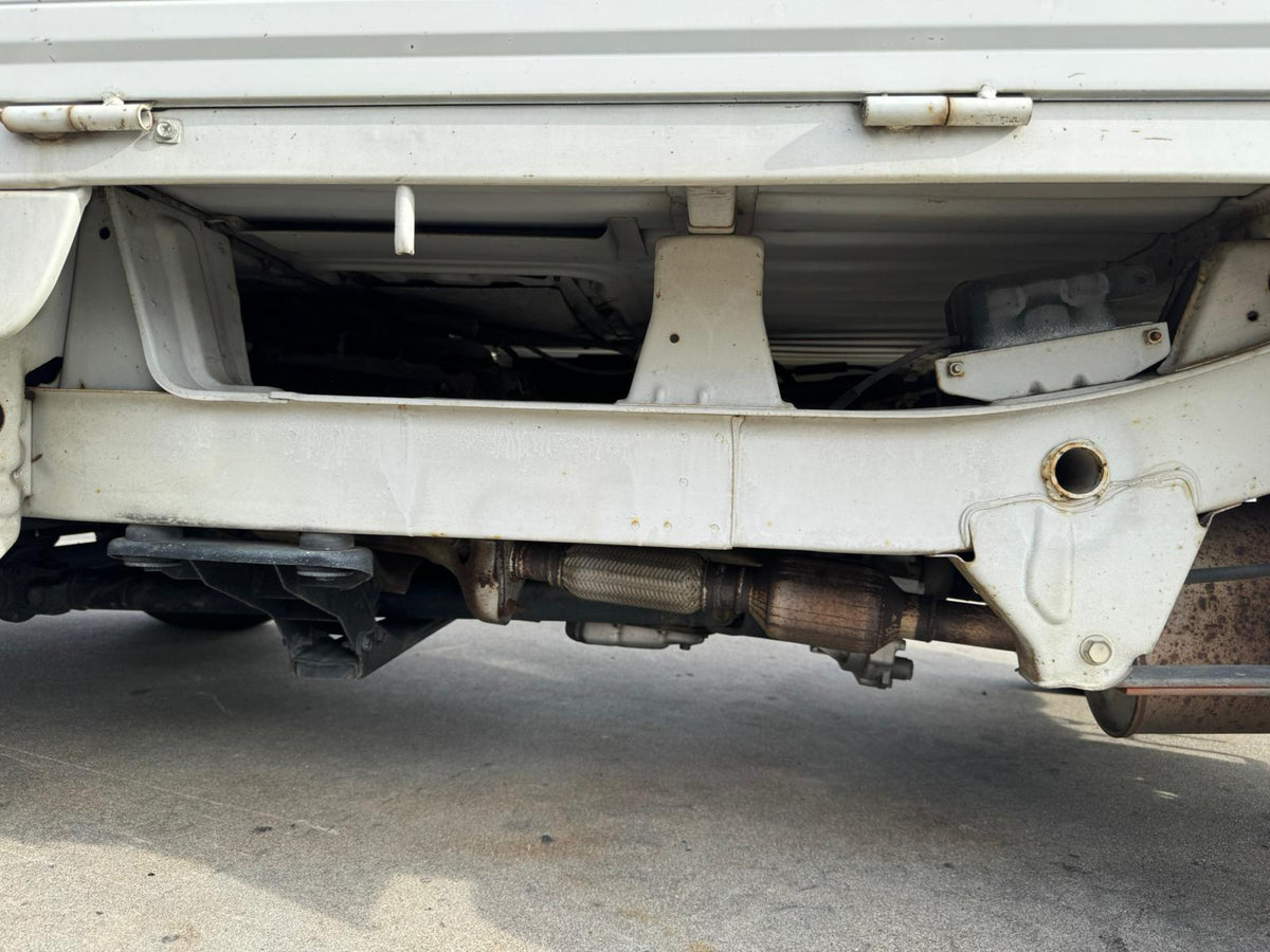 White 1999 Daihatsu Hijet 4x4 kei truck, photo 4 of 6