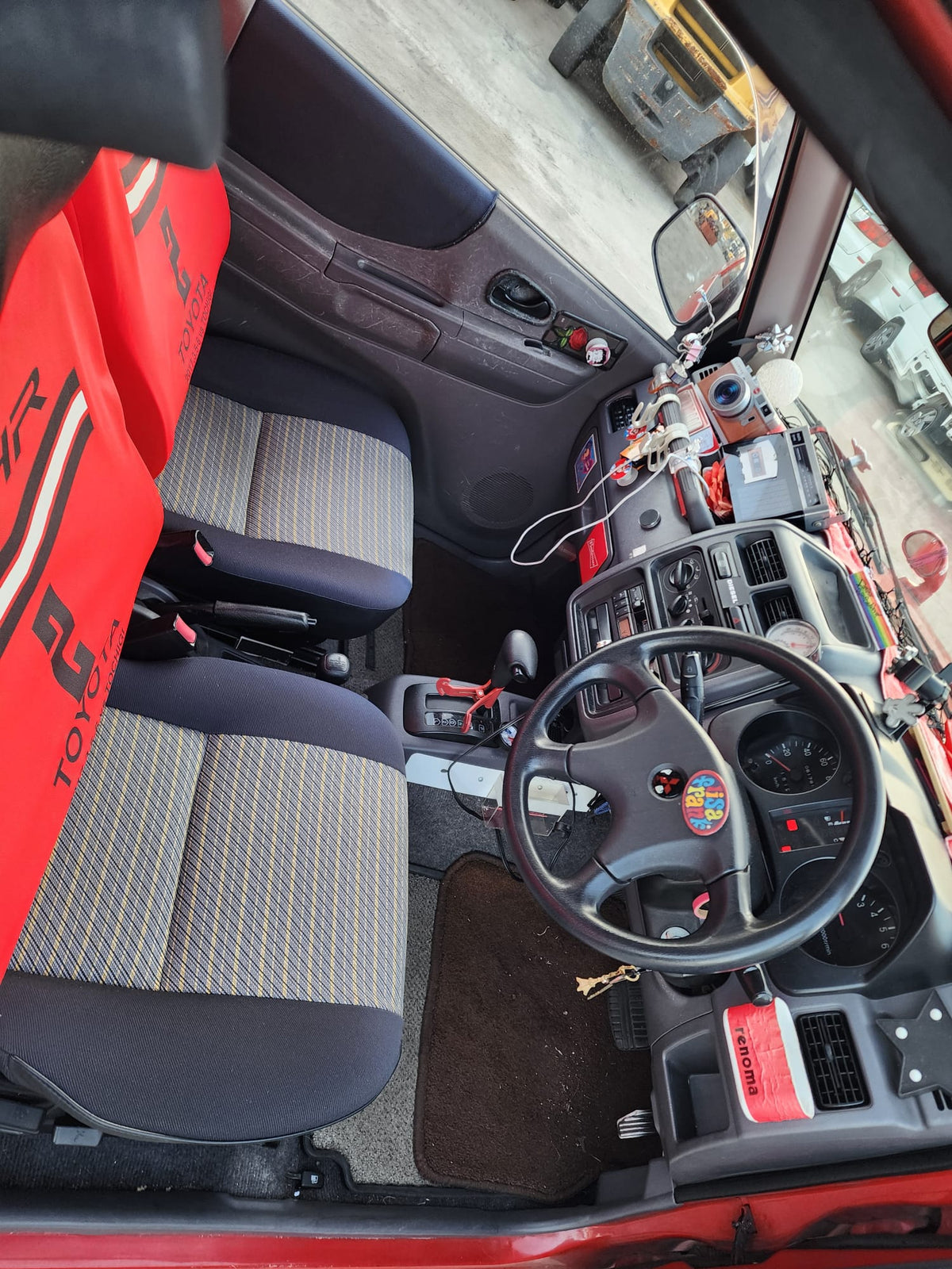 Black and red 1995 Mitsubishi Pajero SUV, photo 6 of 10