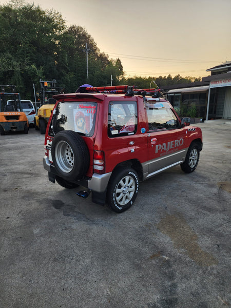 Black and red 1995 Mitsubishi Pajero SUV, photo 3 of 10