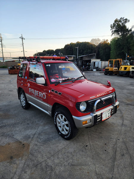 Black and red 1995 Mitsubishi Pajero SUV, photo 2 of 10