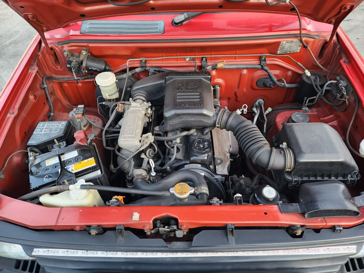 Black and red 1995 Mitsubishi Pajero SUV, photo 5 of 10