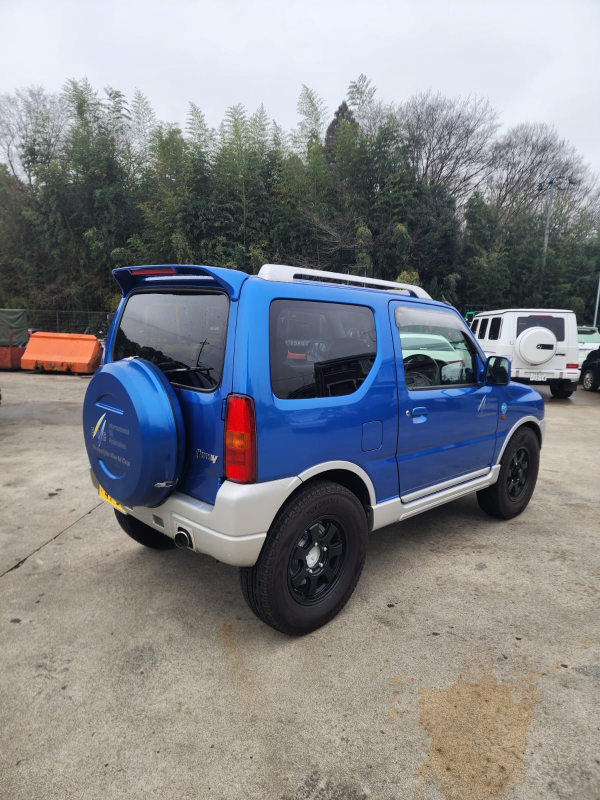 Blue/Silver 2001 Suzuki Jimny 4x4 kei SUV, photo 4 of 11